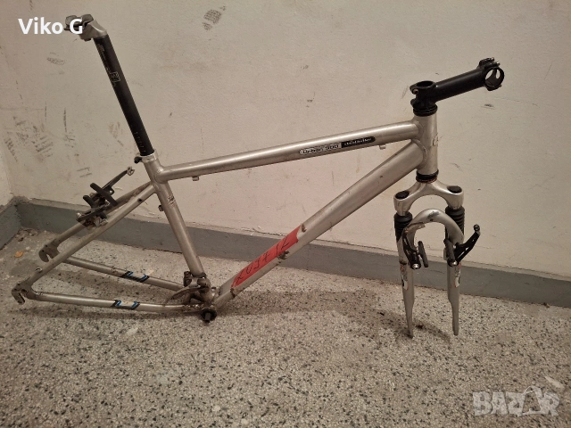 алуминиева рамка Claud Butler Urban 300