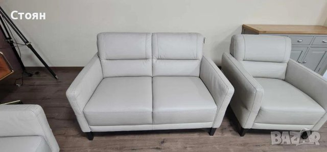 Светло сив кожен комплект тройка, двойка и фотьойл, снимка 8 - Дивани и мека мебел - 43896312