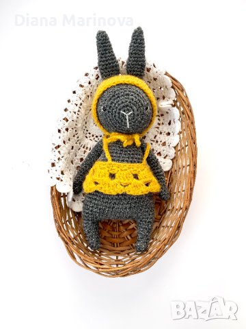 Зайче с шапка, детска играчка ръчна изработка, плетени играчки, подарък за дете, плетено зайче, снимка 6 - Плюшени играчки - 43143529