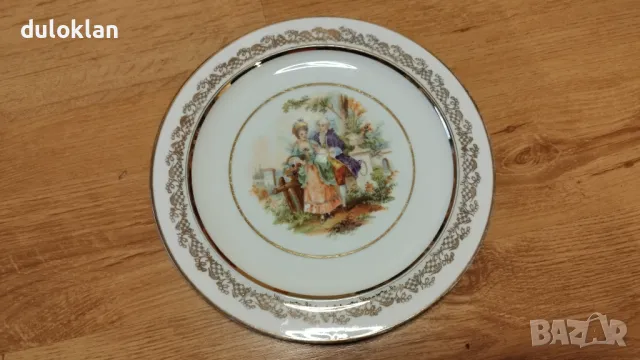 Красива порцеланова чиния от Франция.