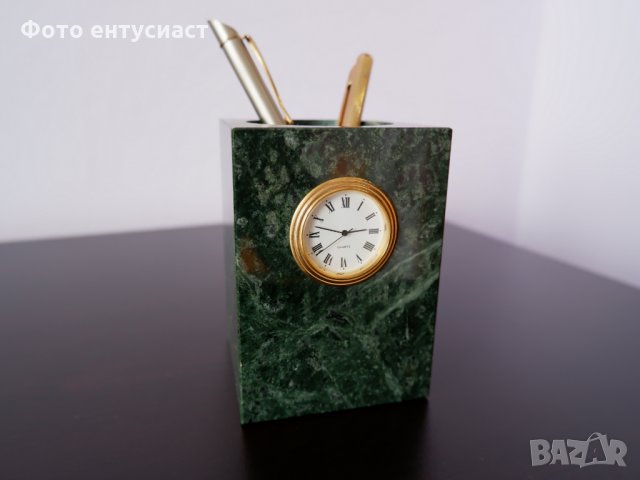 Масивен моливник от зелен мрамор