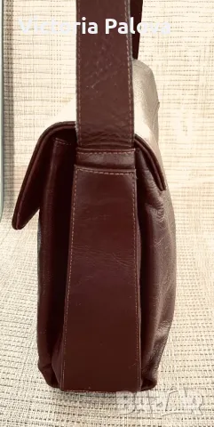 Удобна твърда дамска чанта, снимка 4 - Чанти - 47583330