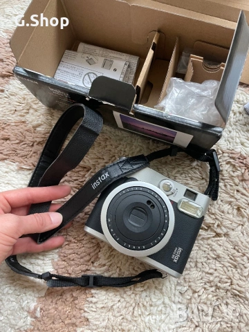 Fuji Instax mini 90 Neo Classic камера моментни снимки