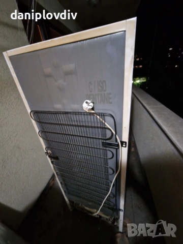 Хладилник CROWN с горна камера , снимка 6 - Хладилници - 53405327