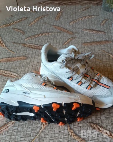 Дамски маратонки The north face., снимка 3 - Маратонки - 50712520