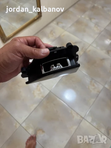 Пепелник на задна лява врата на Ауди Audi A8 D4 4H само за 100лв. 4h0857405 0423.311, снимка 2 - Части - 51069844