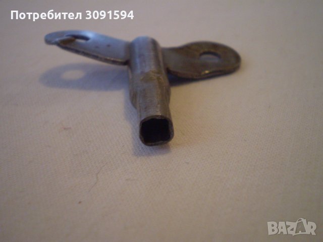 Антикварен ключ за стенен часовник, снимка 4 - Антикварни и старинни предмети - 40492599