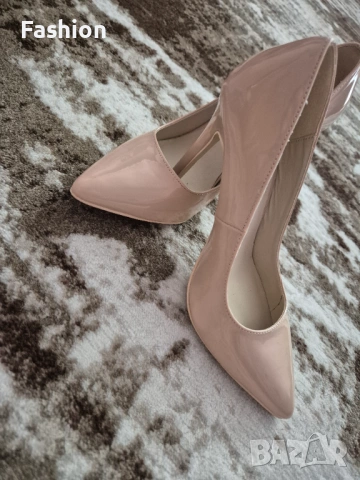 Дамски бежови обувки