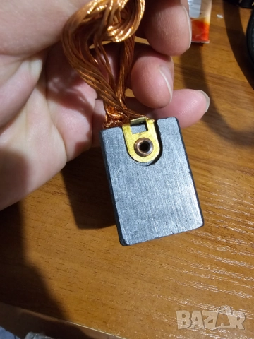 Графитни четки 25 х 30 х 40мм за големи двигатели, снимка 2 - Електродвигатели - 51697338