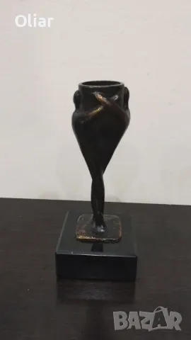 Чудесна статуетка /свещник от бронз и черен мрамор. 