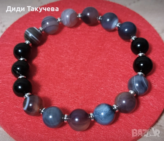 Гривни от естествени камъни. Вземете подарък за любимата жена. Медальон Дървото на Живота.