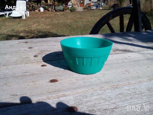 Стара пластмасова саксия, снимка 2 - Антикварни и старинни предмети - 27211443