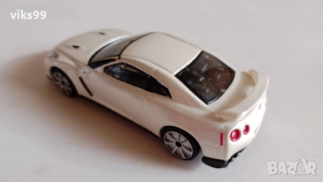 Bburago Nissan GT-R 2009 - Мащаб 1:43, снимка 3 - Колекции - 51512511