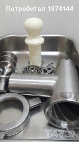 Професионална месомелачка, снимка 3 - Друго търговско оборудване - 51031849