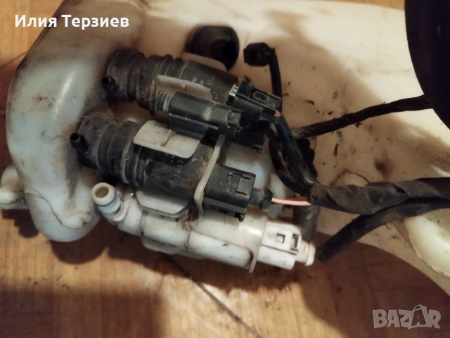 Казанче за чистачки, комплект с 2 помпи и нивомер.