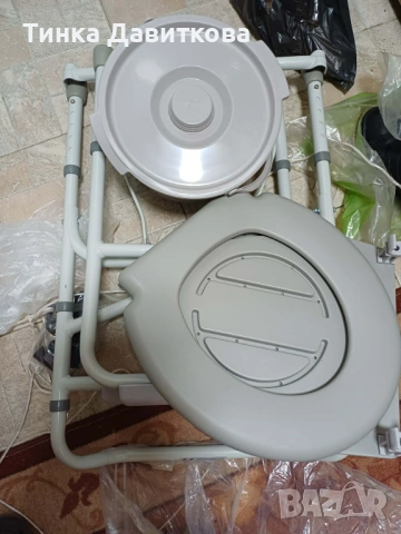 Продавам стол за баня