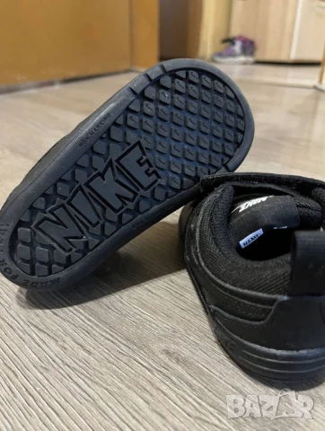 Обувки Nike 23,5, снимка 5 - Детски обувки - 50556712