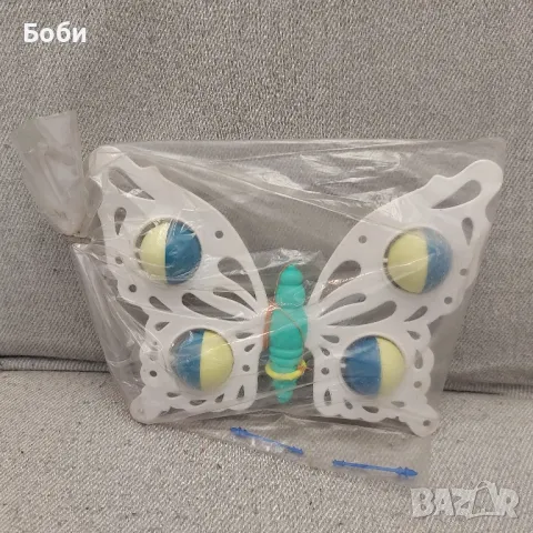 Стара Соц Българска Пластмасова Играчка Дрънкулка Пеперуда - Чисто Нова 