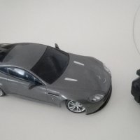 RC количка Aston Martin V8 Vantage, Polistil, 1/24, работеща, снимка 2 - Колекции - 43152232