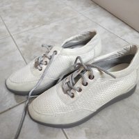 Спортни обувки, снимка 1 - Дамски ежедневни обувки - 35187990