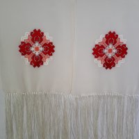 Уникален ръчно бродиран копринен шал с автентичен български мотив, снимка 1 - Шалове - 40534024