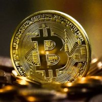 🪙💰💱Позлатена crypto Bitcoin монета в трофейна кутия (trophy case), снимка 5 - Колиета, медальони, синджири - 35428320