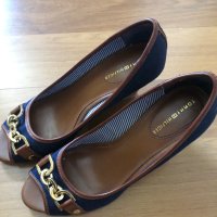 Обувки Tommy Hilfiger , снимка 2 - Дамски обувки на ток - 43178169