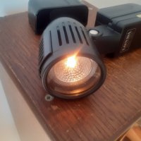 Видео лампа LONDA, снимка 1 - Светкавици, студийно осветление - 43758988