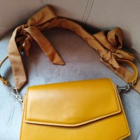 Малка чанта в жълто, снимка 2 - Чанти - 43802315