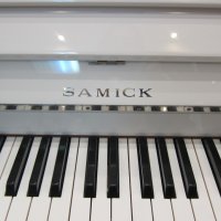 Ново бяло пиано SAMICK UP 115 с 5 г. гаранция - магазин Мелодия, снимка 3 - Пиана - 38955557