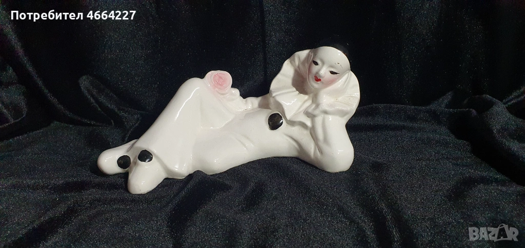 Елегантна легнала фигура в стил Пиеро/ Арлекин , снимка 1