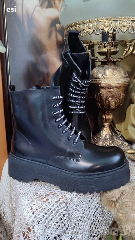 Боти , снимка 1