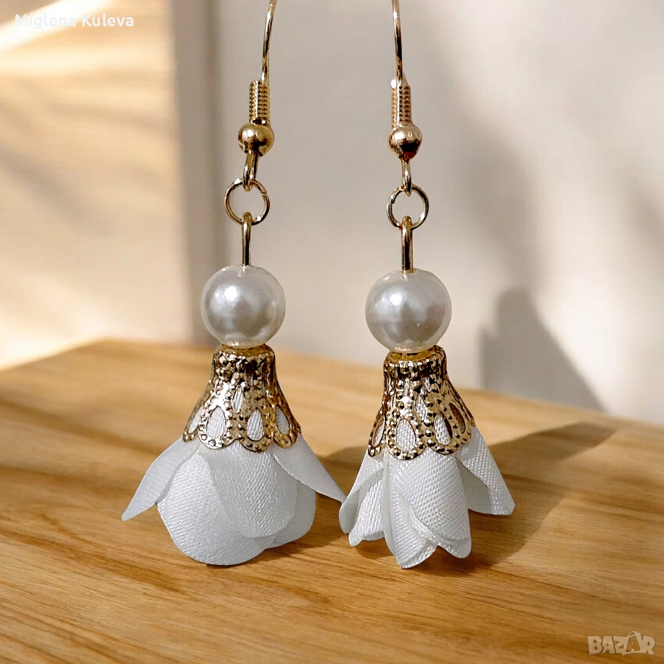 Обеци в бяло и златно , снимка 1