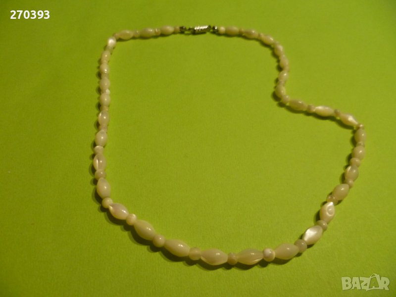 Нежно и стилно колие от бял седеф, снимка 1