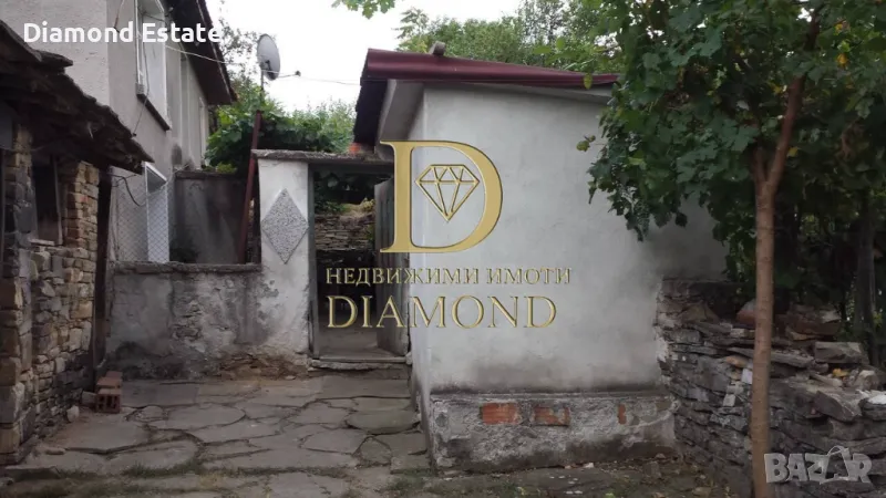 Двуетажна къща в село Средно градище общ. Чирпан, снимка 1