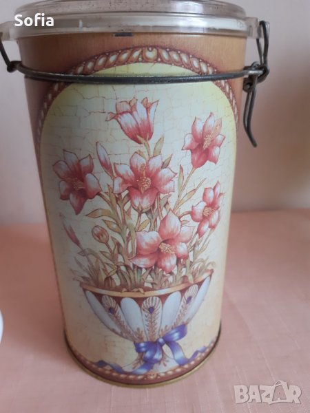 Колекция:Метална Кутия немска/Български порцелан Чинии/Чаша-70-90те, снимка 1