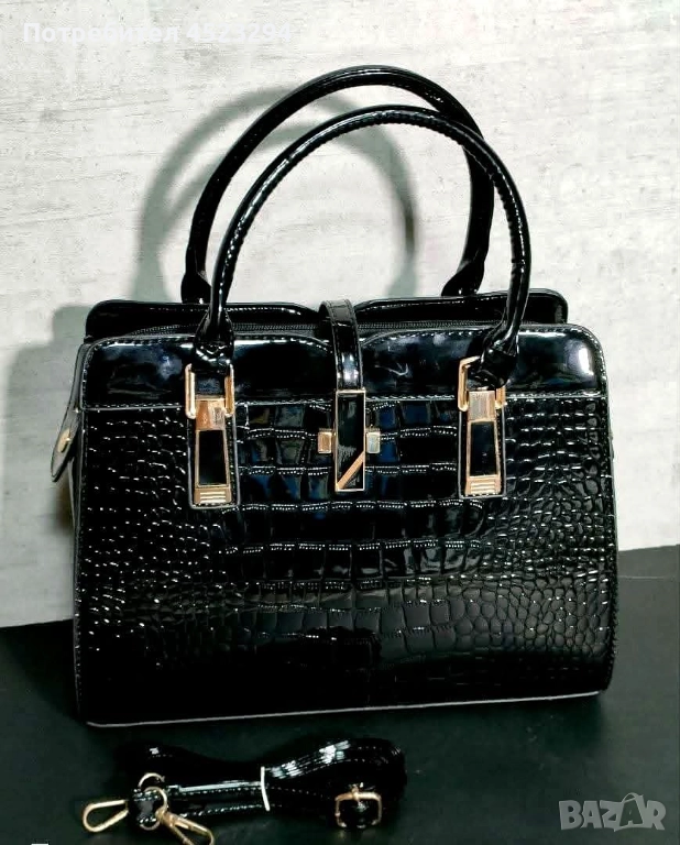 Лачена дамска чанта. Имитираща крокодилски десен , снимка 1