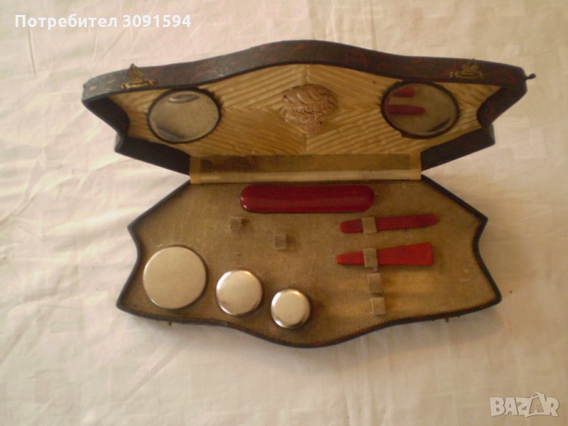 Ретро красив несесер за нокти и пудриера в кутия, снимка 1