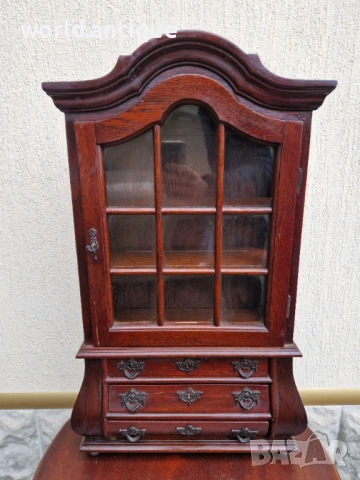 Уникална антикварна английска дървена витринка с чекмеджета махагон, снимка 3 - Антикварни и старинни предмети - 53063039