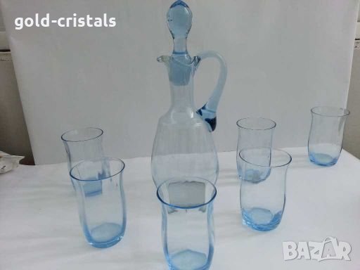 Ретро стъклени чаши и гарафа синьо стъкло