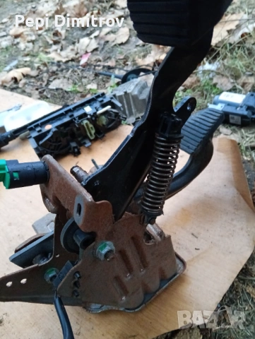 Педал съединител и спирачка Peugeot 207 Hatchback (02.2006 - 12.2015), снимка 2 - Аксесоари и консумативи - 53029031