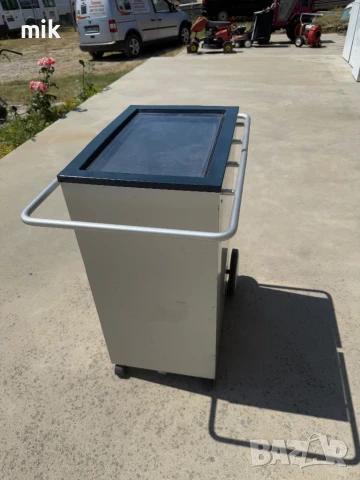 Малка витрина - Количка Bosch , снимка 3 - Хладилници - 50769107