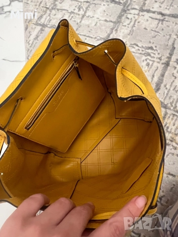 Guess дамска раница, снимка 3 - Раници - 47297497