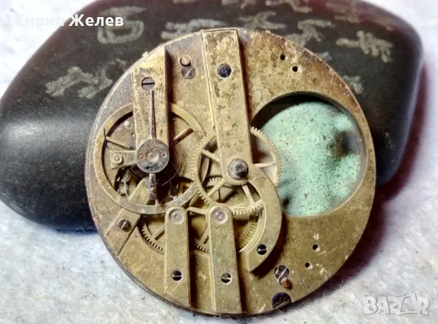МЕХАНИЗЪМ от СТАР КОЛЕКЦИОНЕРСКИ ШВЕЙЦАРСКИ ДЖОБЕН ЧАСОВНИК с ПОРЦЕЛАНОВ РИМСКИ ЦИФЕРБЛАТ 49626, снимка 9 - Антикварни и старинни предмети - 48623577