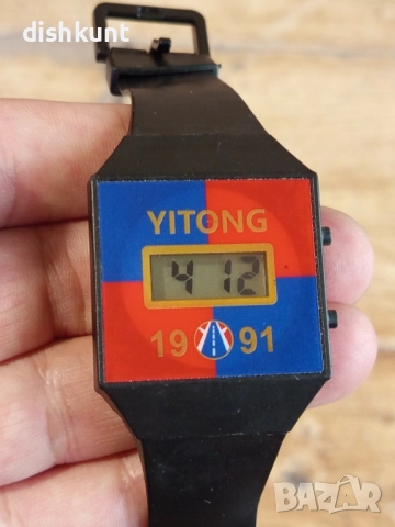 Стар китайски часовник"Yitong" (1991г), снимка 2 - Антикварни и старинни предмети - 51472096