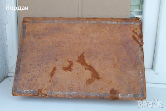 Стара книга Минея  Август , снимка 4 - Антикварни и старинни предмети - 50772585