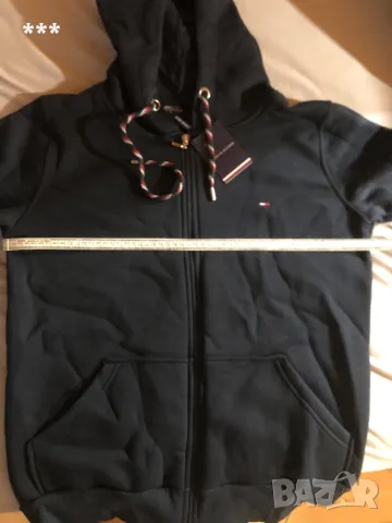 Продавам оригинален ватиран суичър Tommy Hilfiger, снимка 3 - Суичъри - 48014703