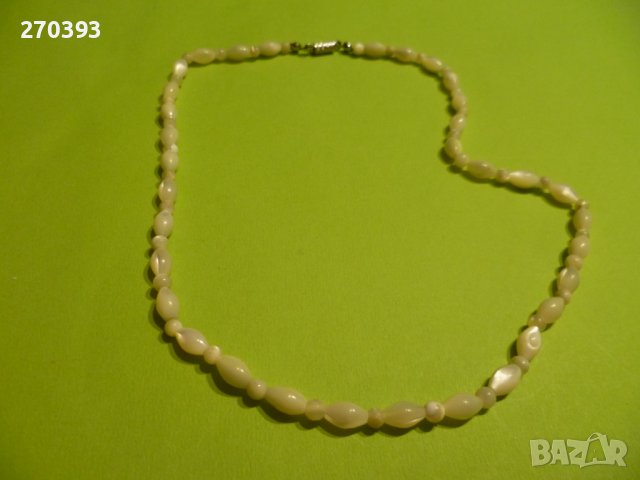 Нежно и стилно колие от бял седеф