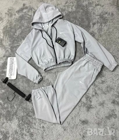 дамски екипи Nike , снимка 4 - Спортни екипи - 50901657