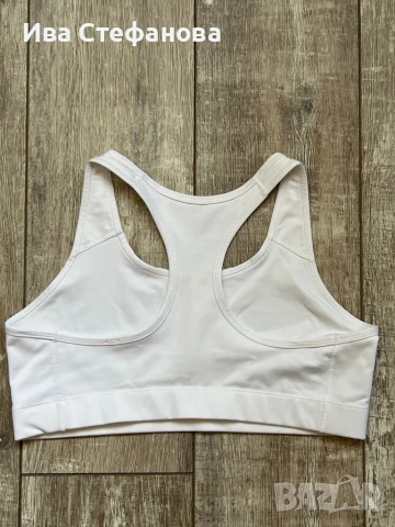 Безупречно ново оригинално спортно бяло бюстие Nike nike  , снимка 2 - Спортни екипи - 36738799